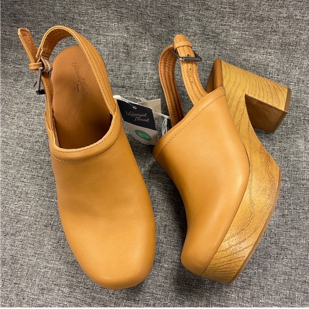 Universal Thread Platform Clogs